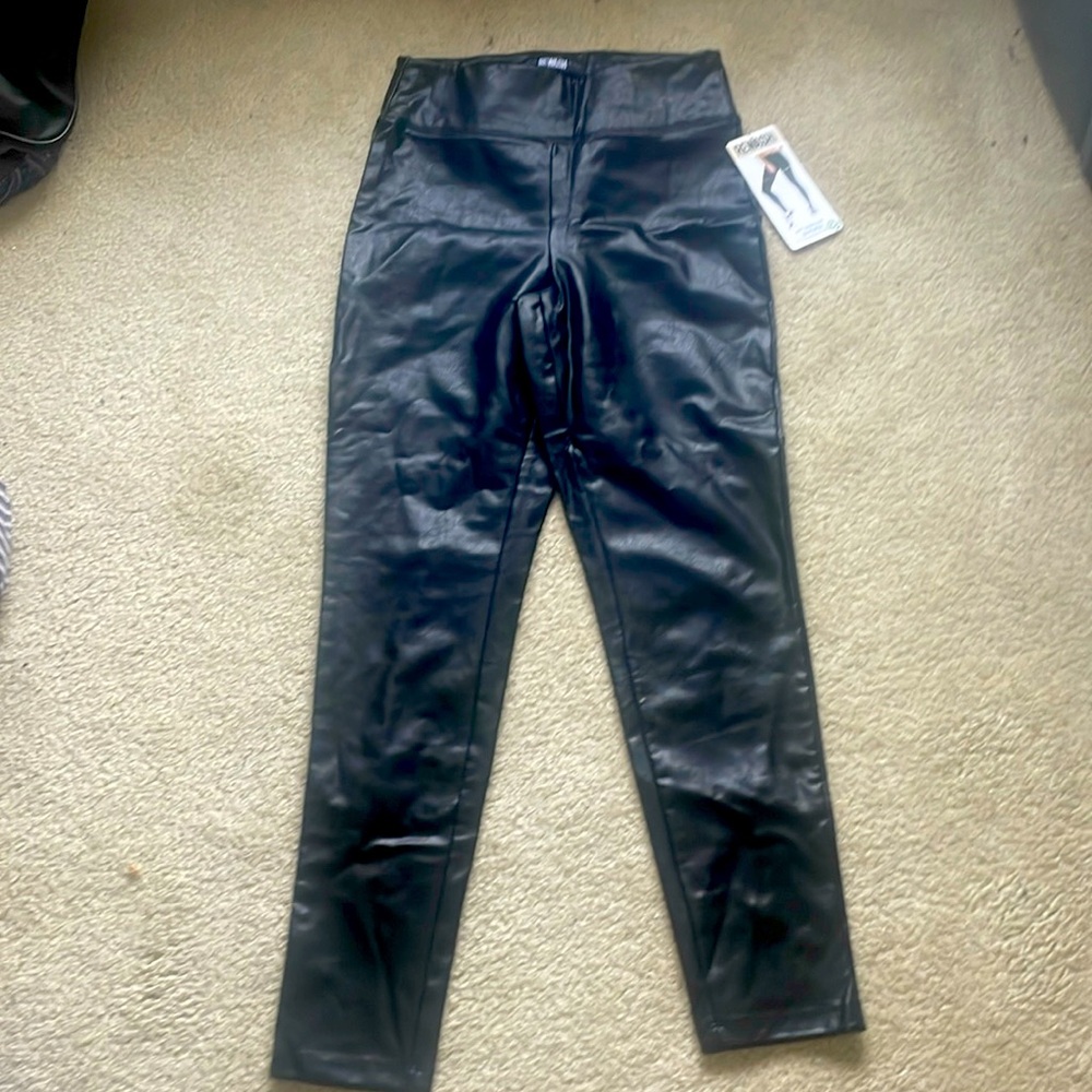 Women’s faux leather leggings